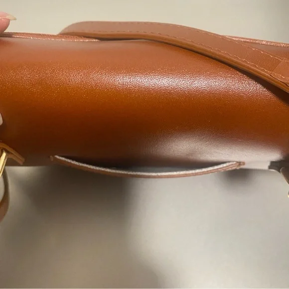 NWOT MARK & GRAHAM 100% LEATHER CROSSBODY SLING BAG IN HAZELNUT